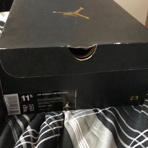 Air Jordan 1 Gold Medal